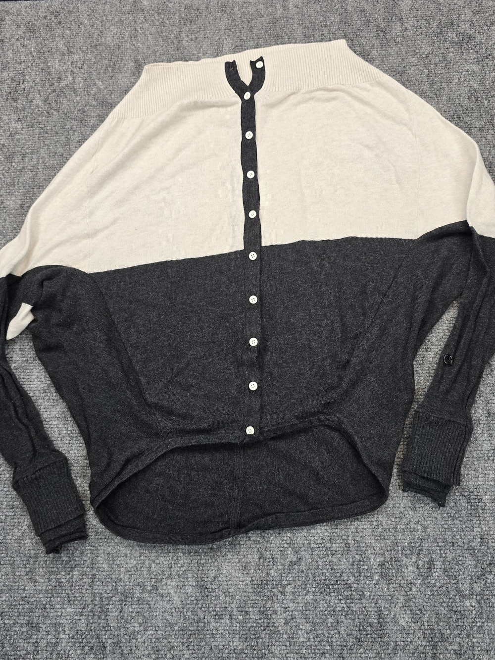 Lululemon Athletica Button Back Sweater Womens 4 Cream Gray 100% Cotton Knit